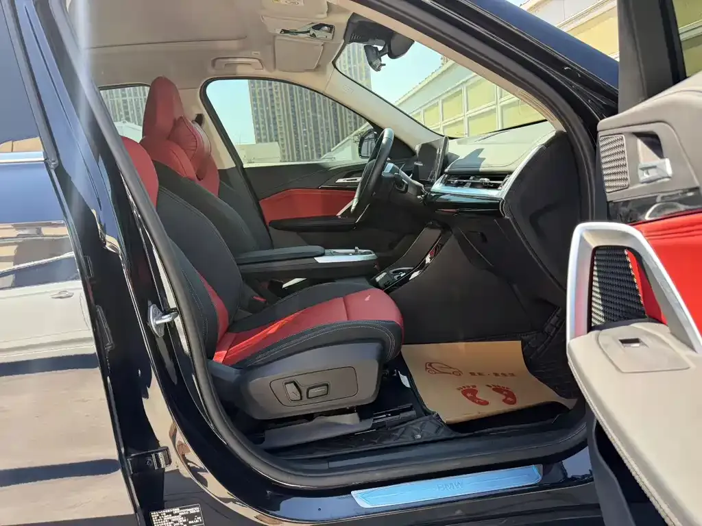 BMW iX1 2025 из CN, фото 3