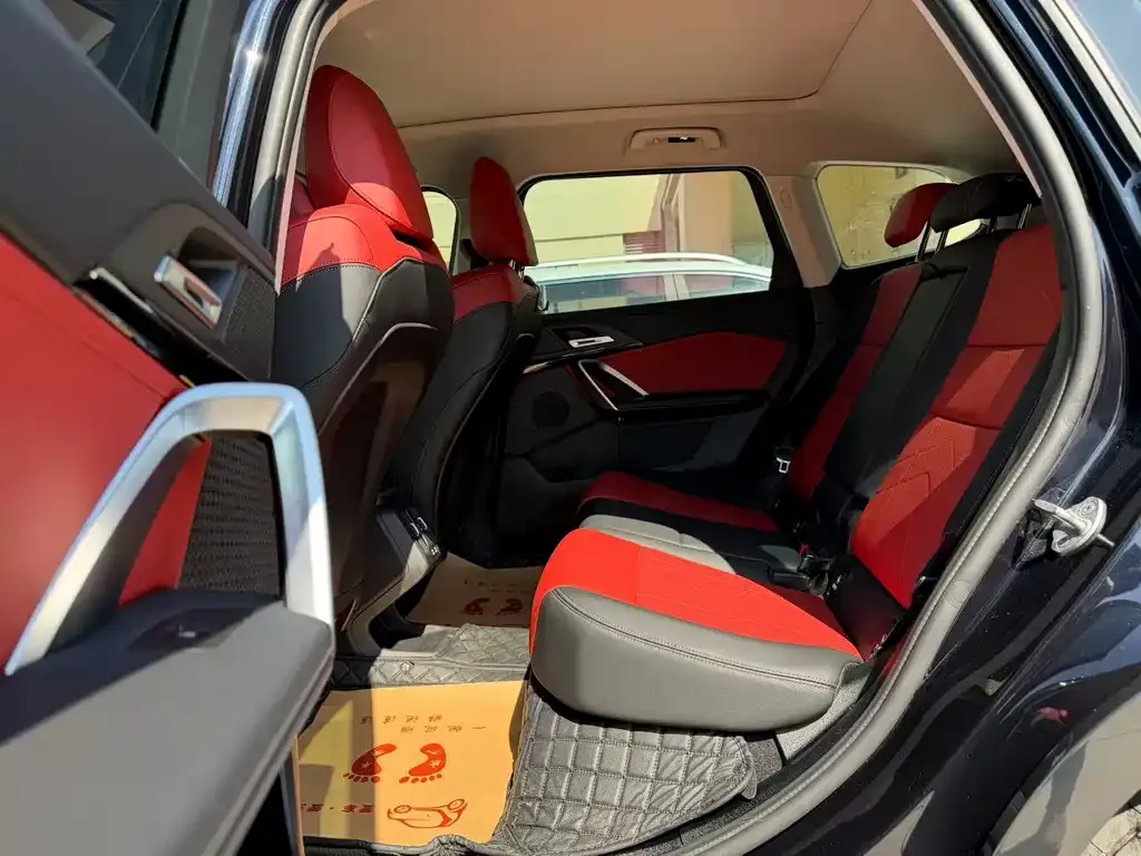 BMW iX1 2025 из CN, фото 8