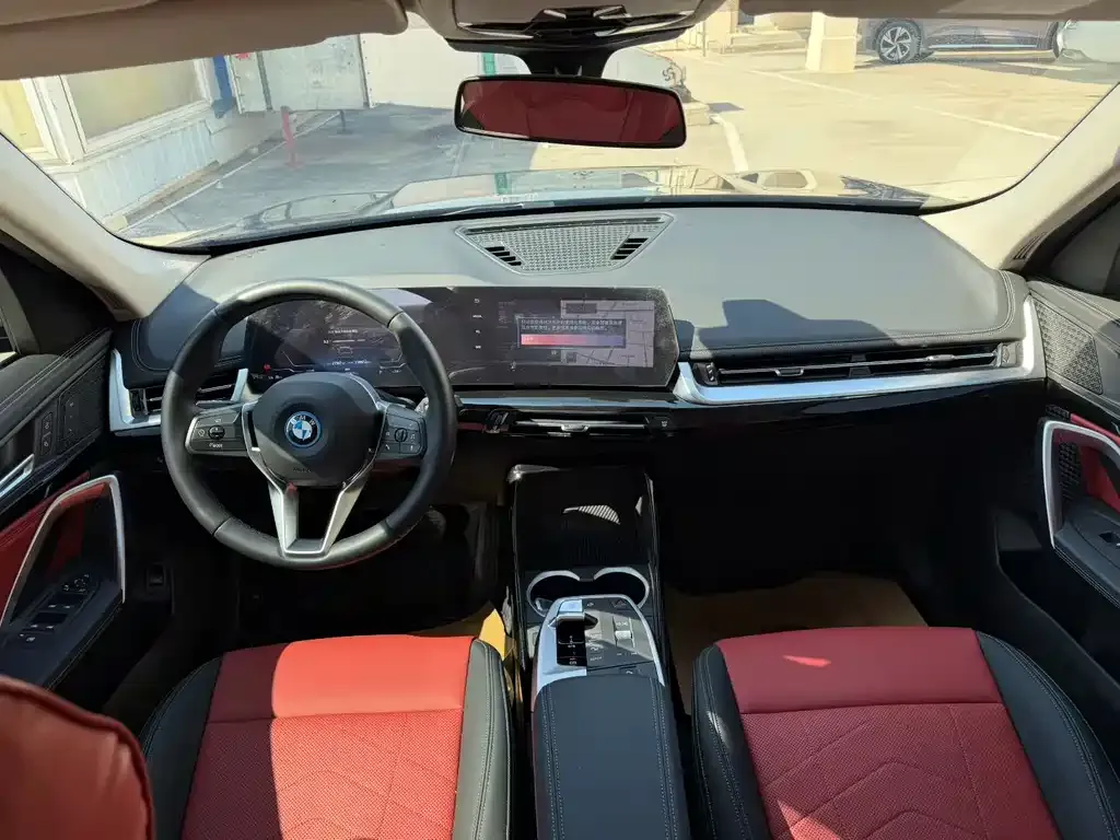 BMW iX1 2025 из CN, фото 4