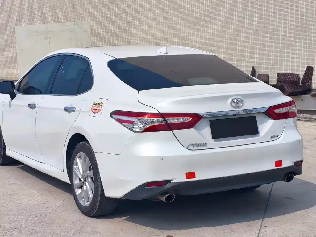 Toyota Camry — фото 5