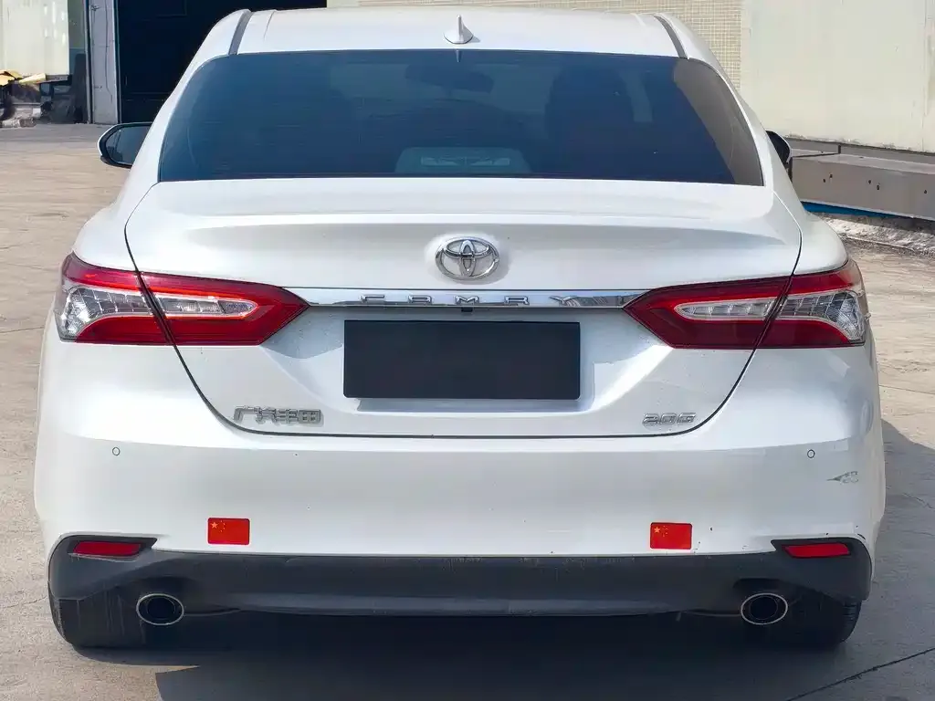 Toyota Camry — фото 3