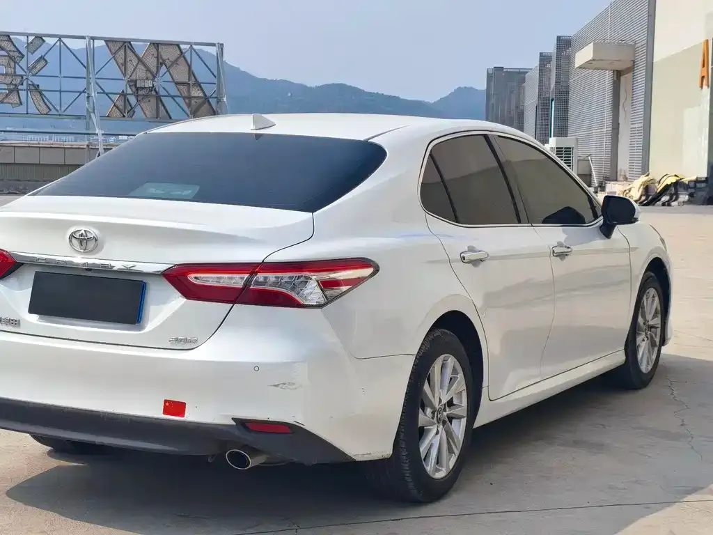 Toyota Camry — фото 7