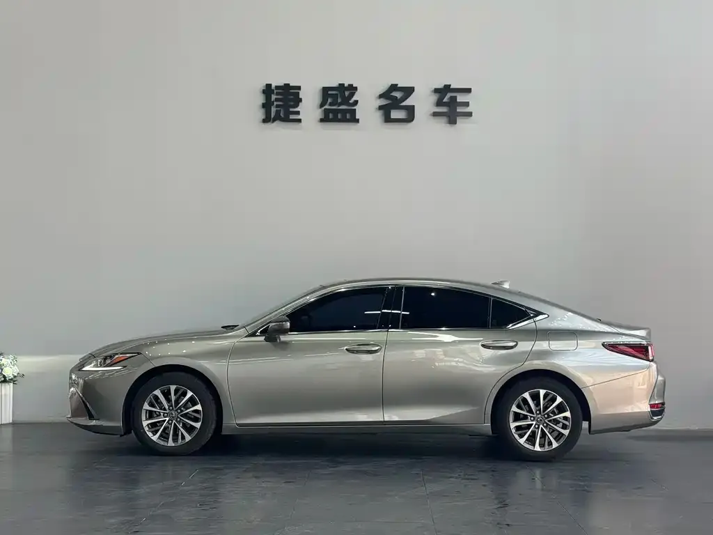 Lexus ES — фото 6