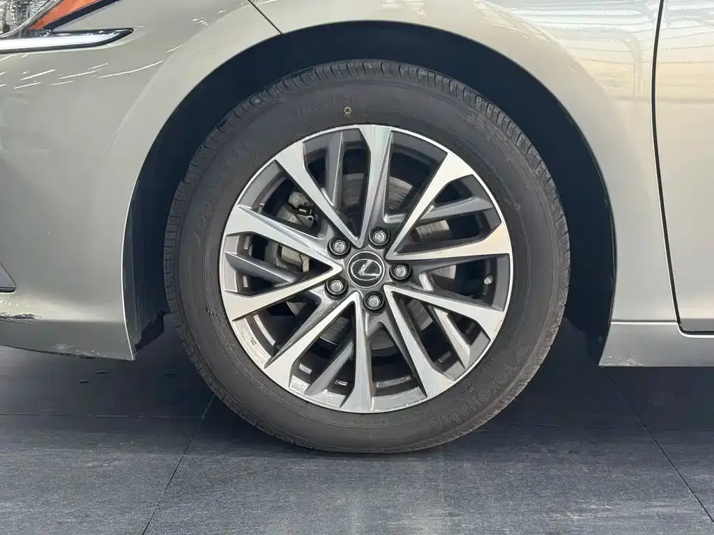 Lexus ES — фото 9