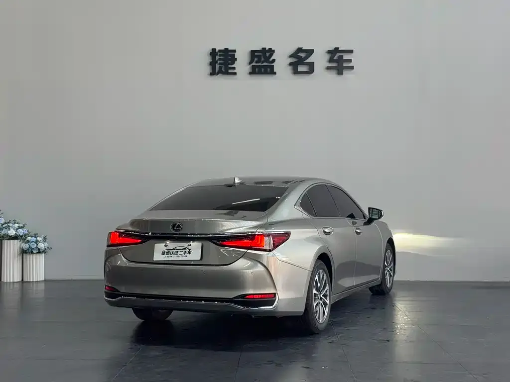 Lexus ES — фото 7