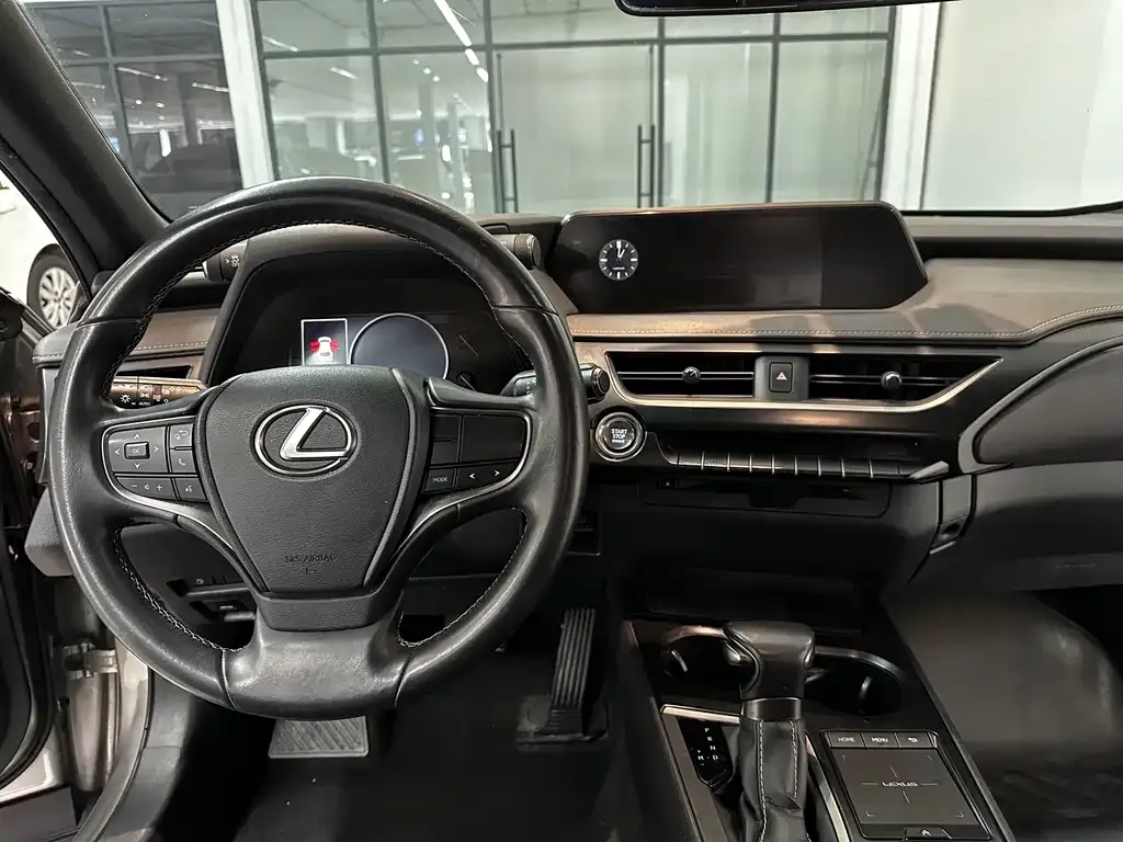 Lexus UX — фото 4
