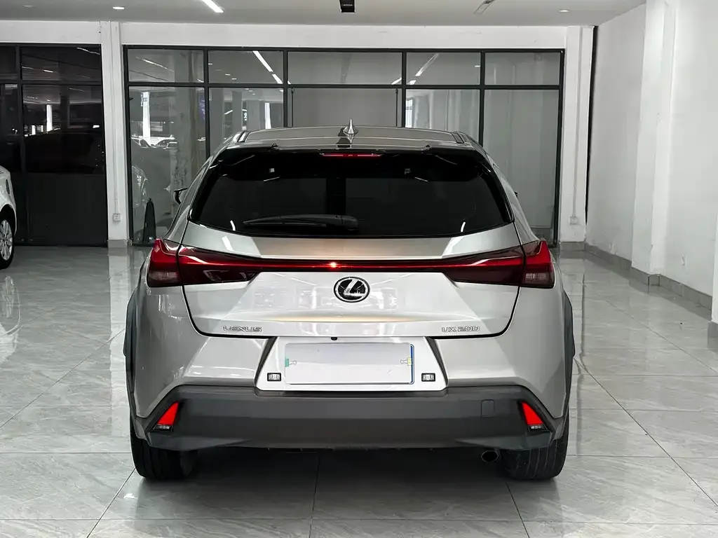 Lexus UX — фото 6
