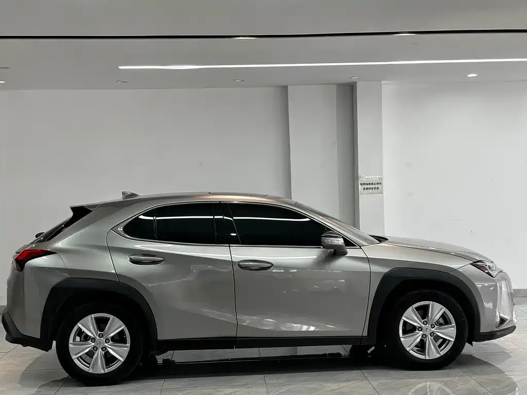 Lexus UX — фото 8
