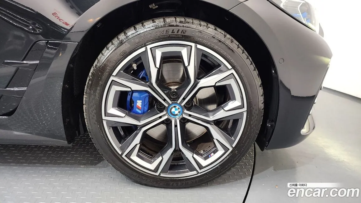 BMW i4 — фото 6