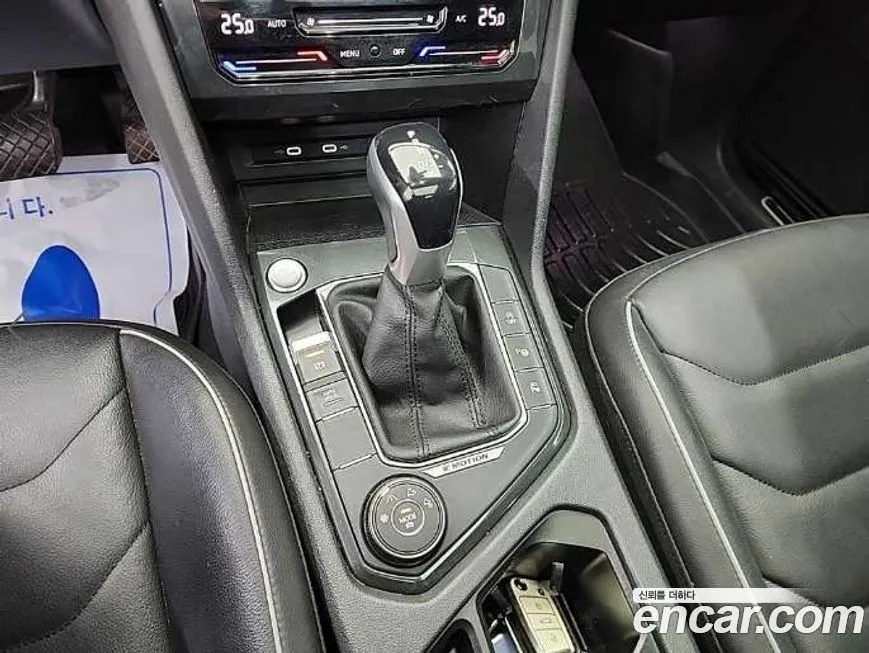 Volkswagen Tiguan — фото 10