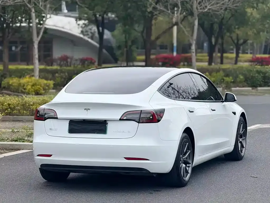 Tesla Model 3 — фото 8
