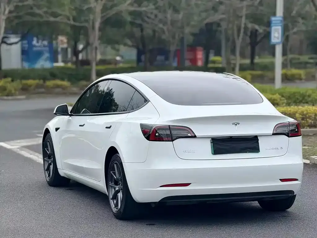 Tesla Model 3 — фото 7