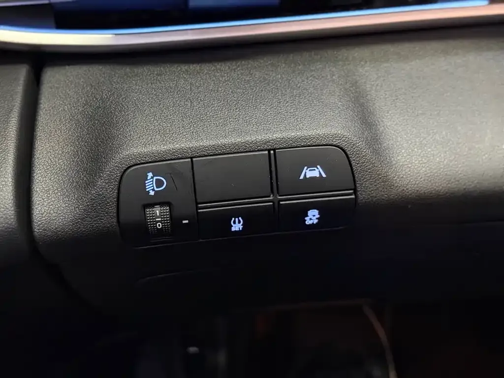 Hyundai Elantra — фото 7