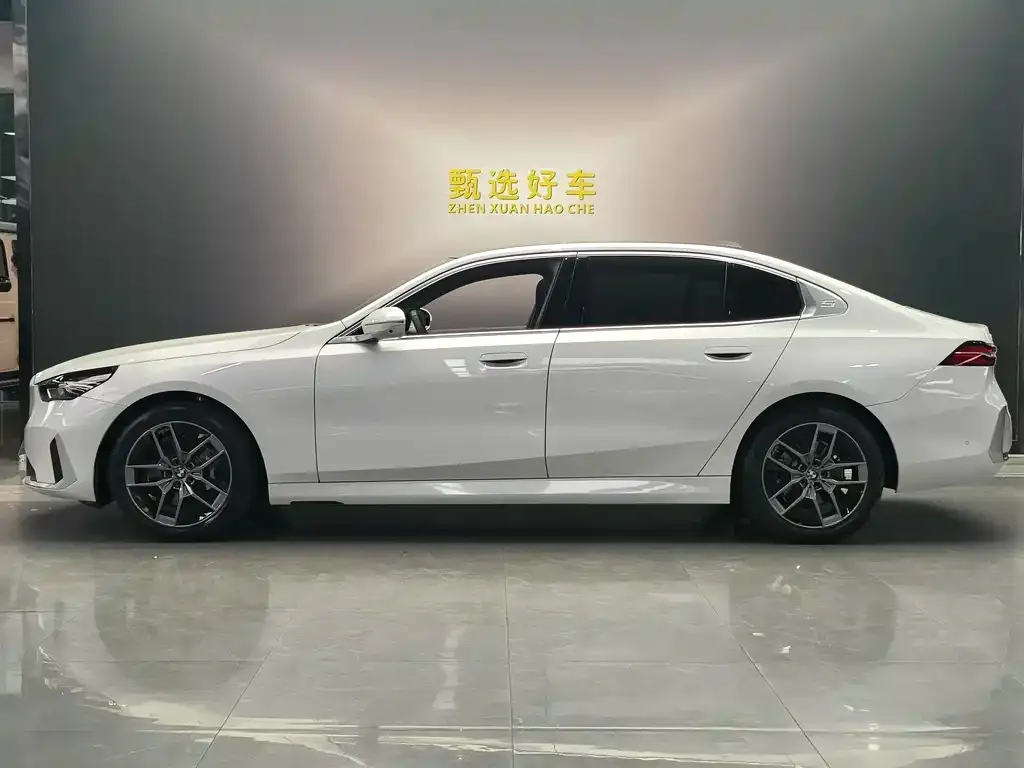 BMW 5 Series 2025 из CN, фото 4