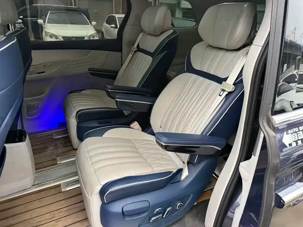 Roewe iMAX8 — фото 2