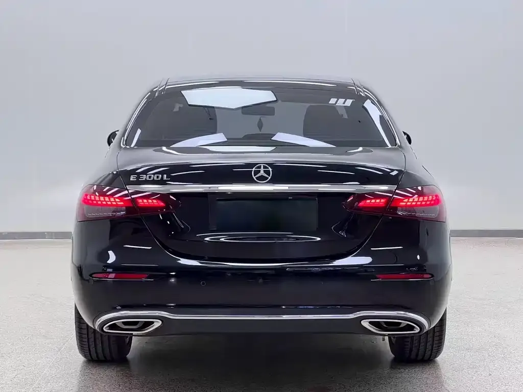 Mercedes-Benz E-Class — фото 6