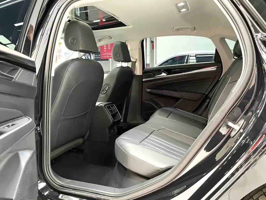 Volkswagen Passat — фото 9