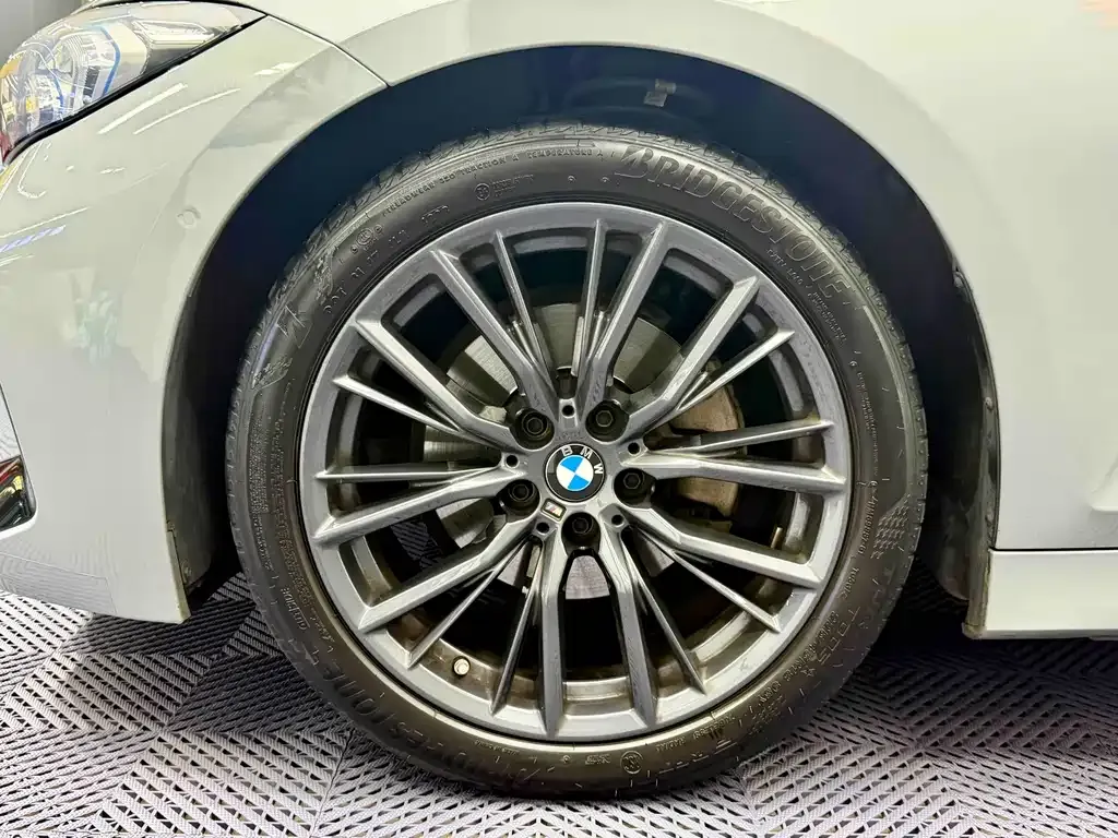 BMW 3 Series 2024 из CN, фото 8