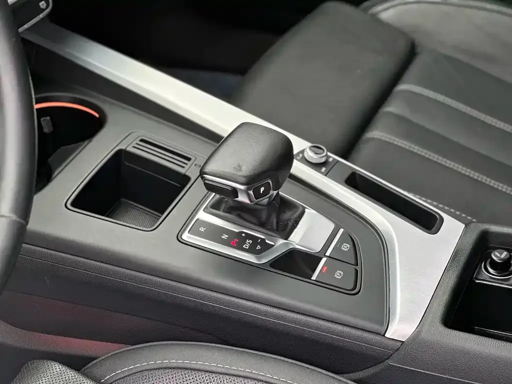 Audi A4L 2022 из CN, фото 9