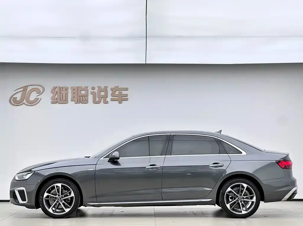 Audi A4L 2022 из CN, фото 6