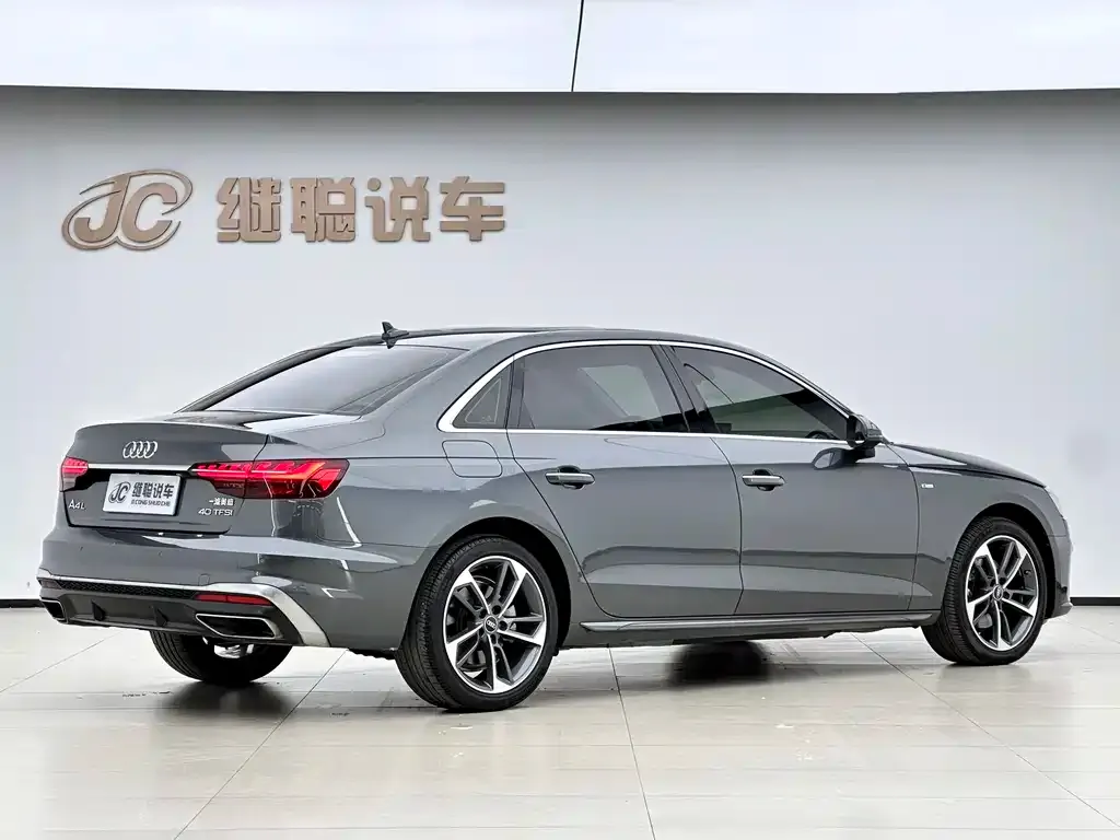 Audi A4L 2022 из CN, фото 4