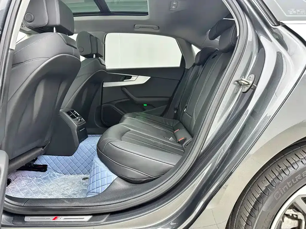 Audi A4L 2022 из CN, фото 8