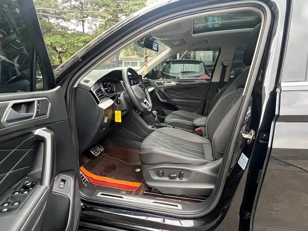 Volkswagen Tiguan L 2022 из CN, фото 2