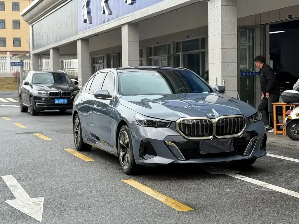 BMW 5 Series 2024 из CN, фото 6