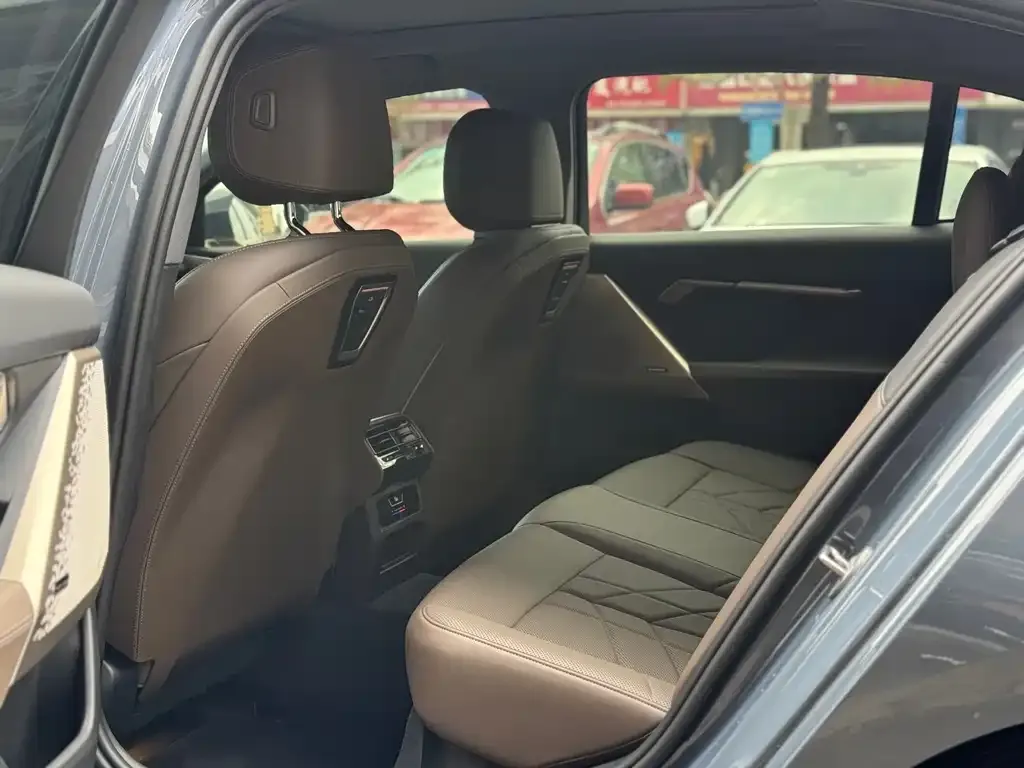 BMW 5 Series 2024 из CN, фото 4
