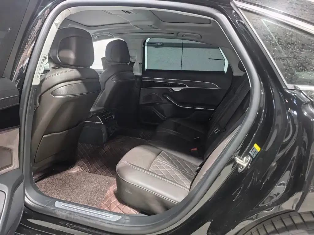 Audi A8 2023 из CN, фото 5