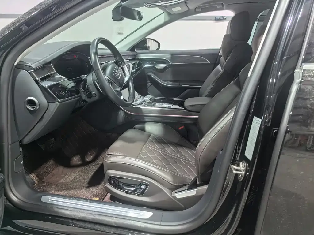 Audi A8 2023 из CN, фото 3