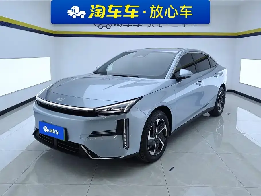 Geely Galaxy L6 — фото 1