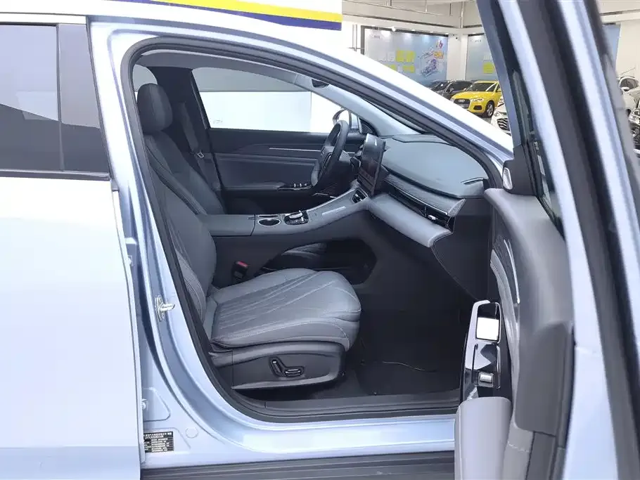 Geely Galaxy L6 — фото 10
