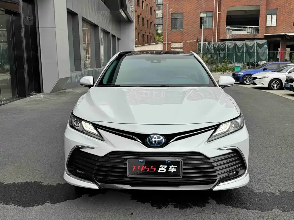 Toyota Camry — фото 5