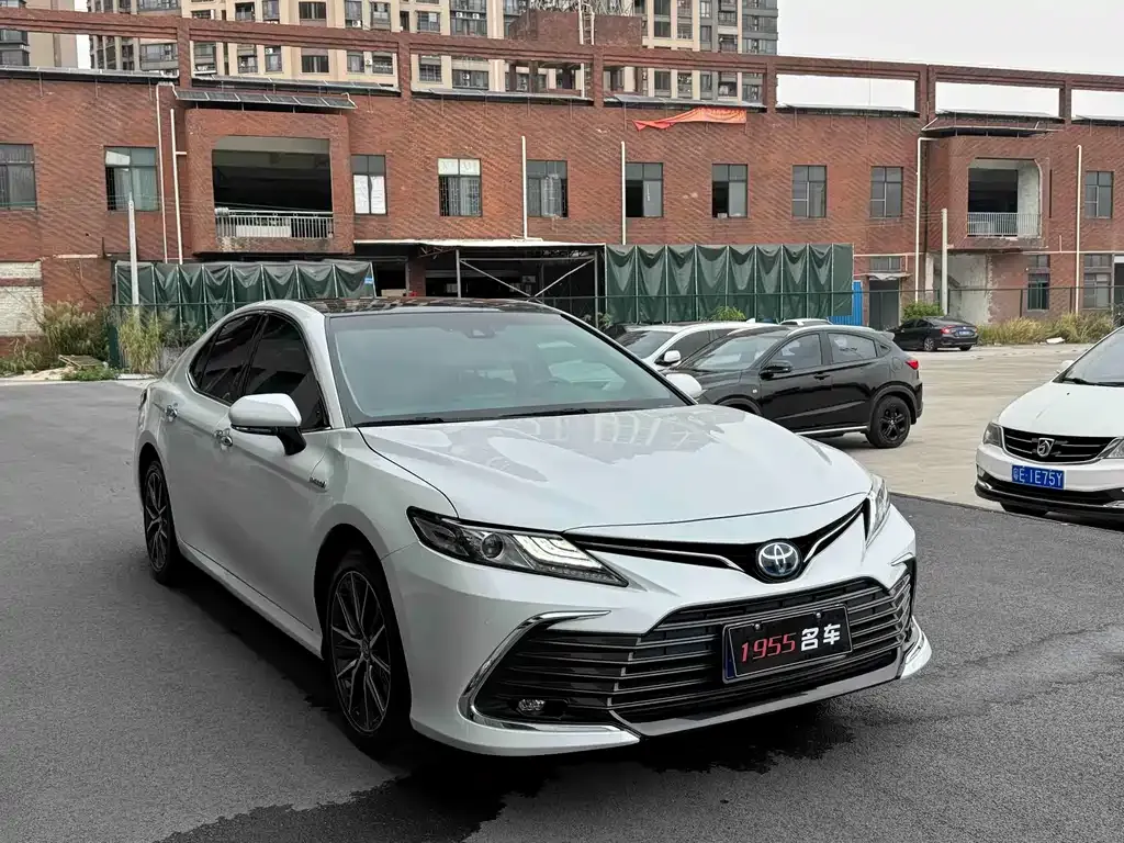 Toyota Camry — фото 9