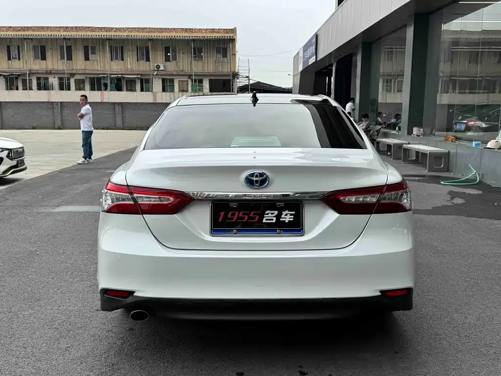 Toyota Camry — фото 4