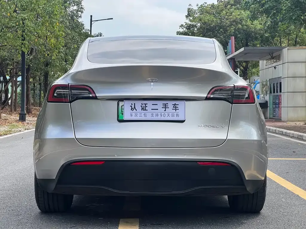 Tesla Model Y — фото 5