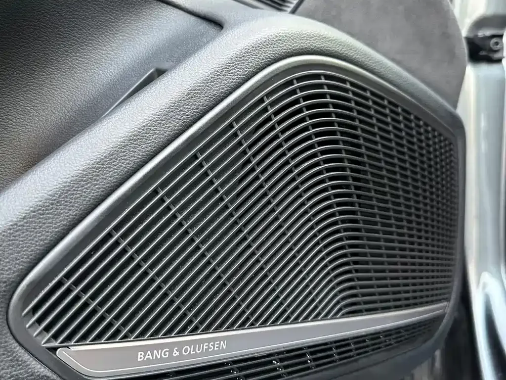 Audi A4L 2022 из CN, фото 4