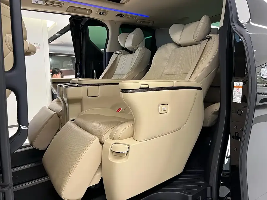 Toyota Vellfire 2022 из CN, фото 7