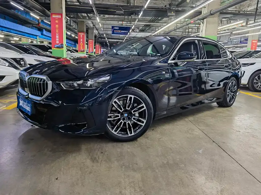 BMW 5 Series — фото 1