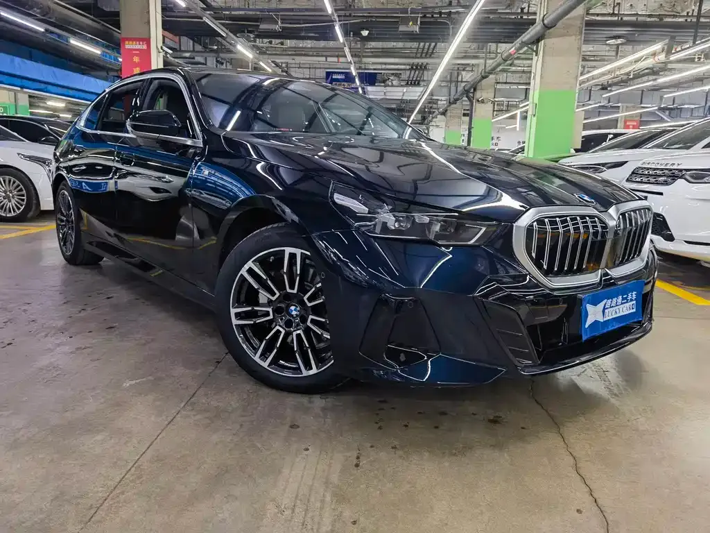 BMW 5 Series — фото 10