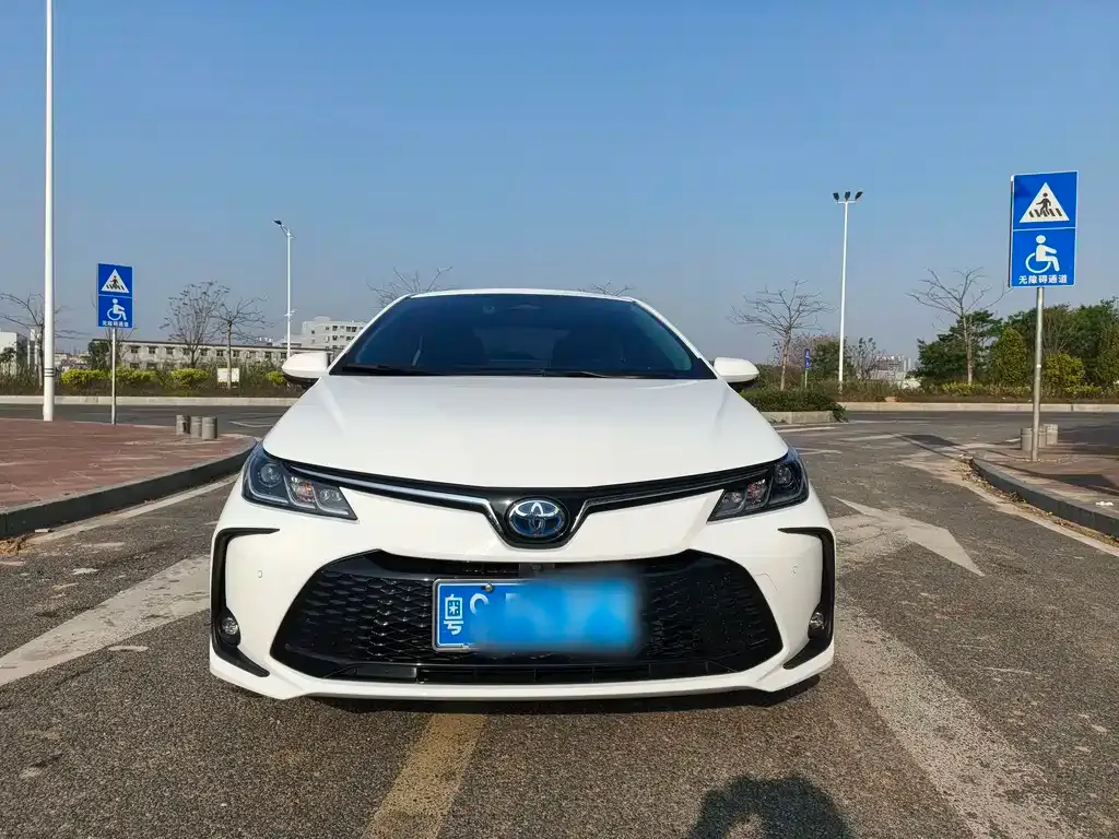 Toyota Corolla — фото 4