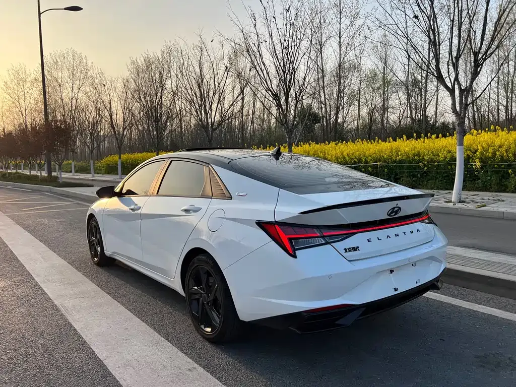 Hyundai Elantra — фото 7