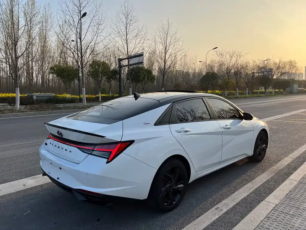 Hyundai Elantra — фото 4