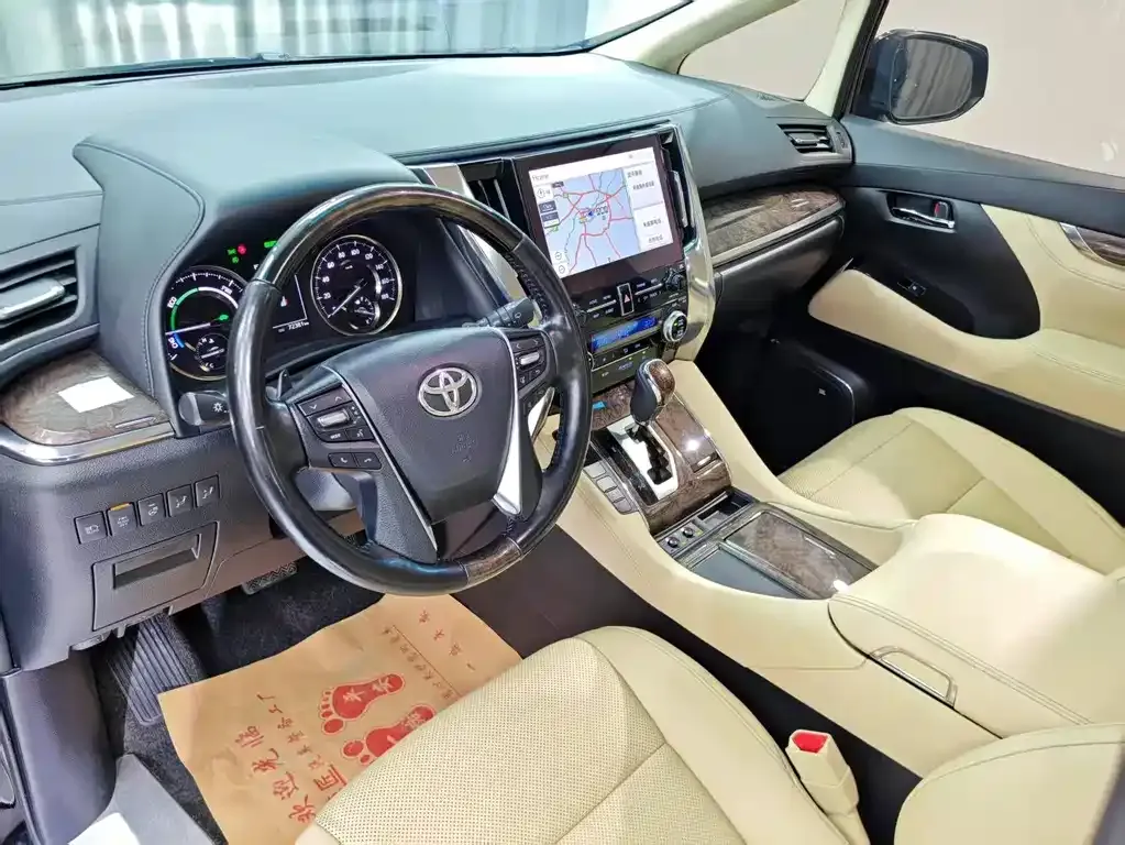 Toyota Alphard — фото 5