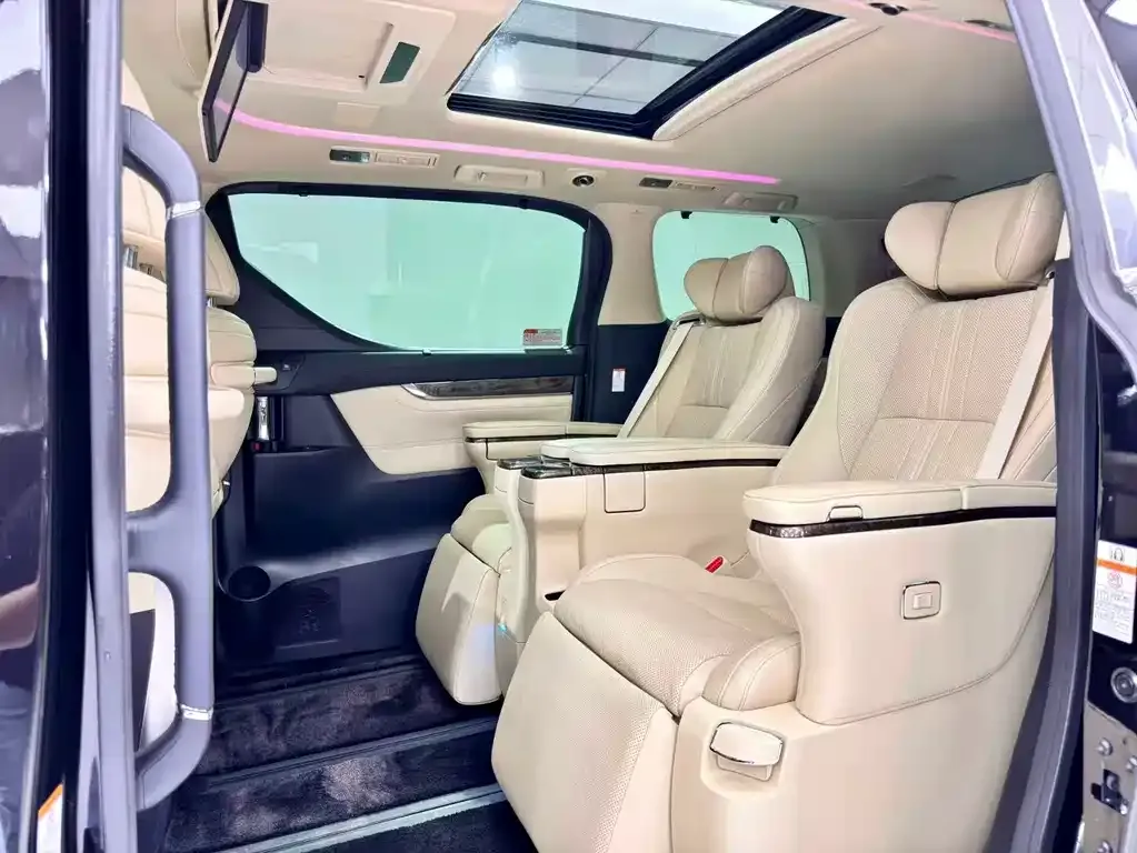 Toyota Alphard — фото 6