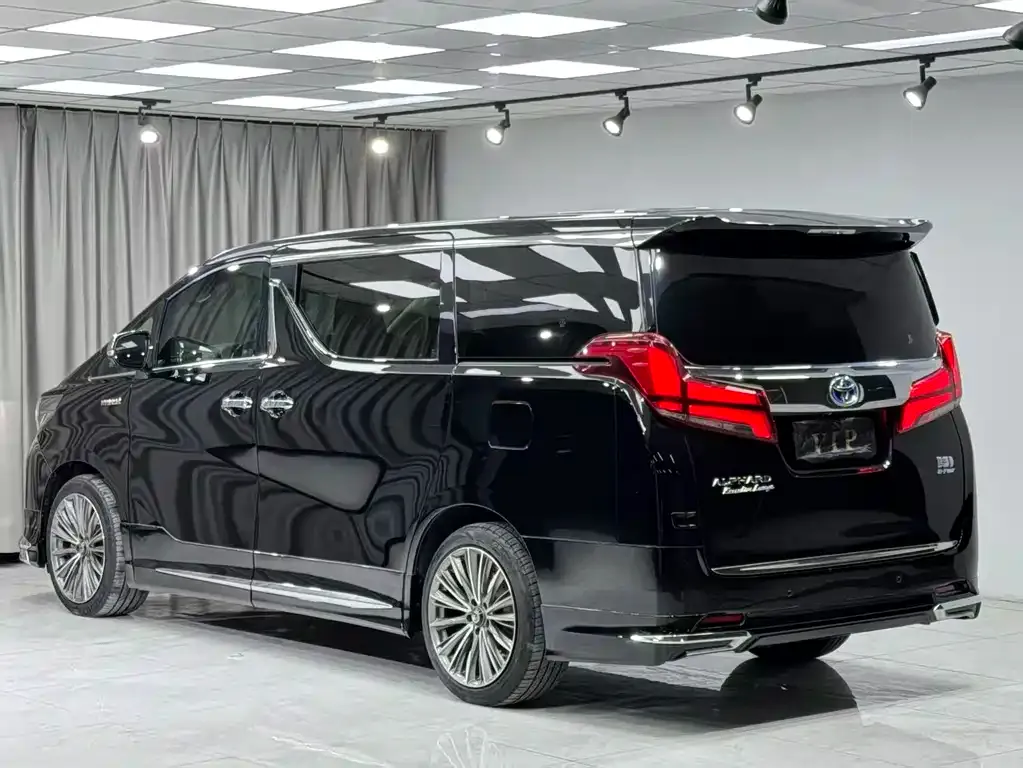 Toyota Alphard — фото 7