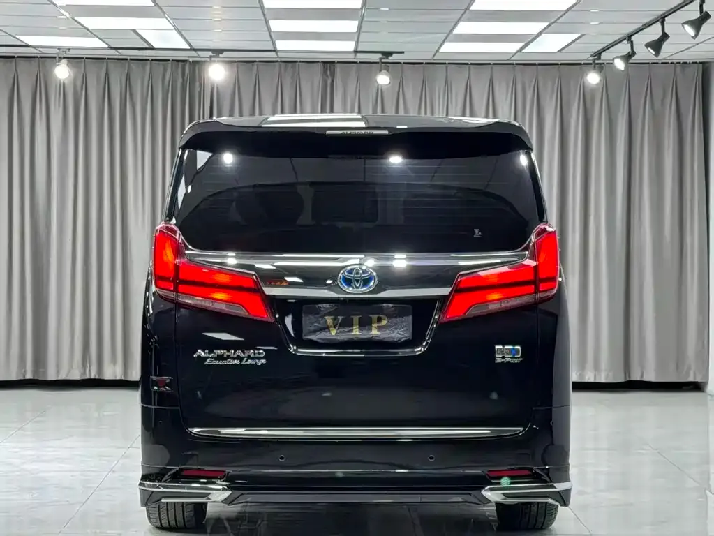 Toyota Alphard — фото 2