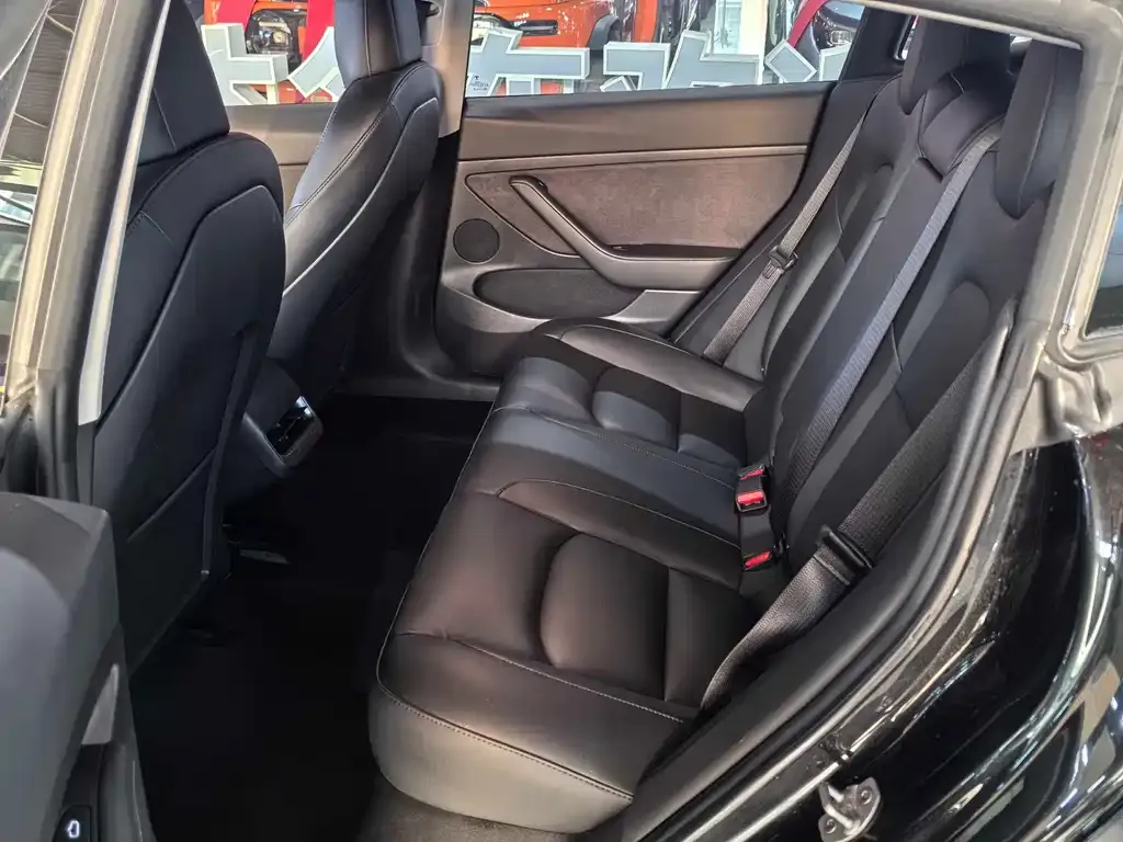 Tesla Model 3 — фото 10