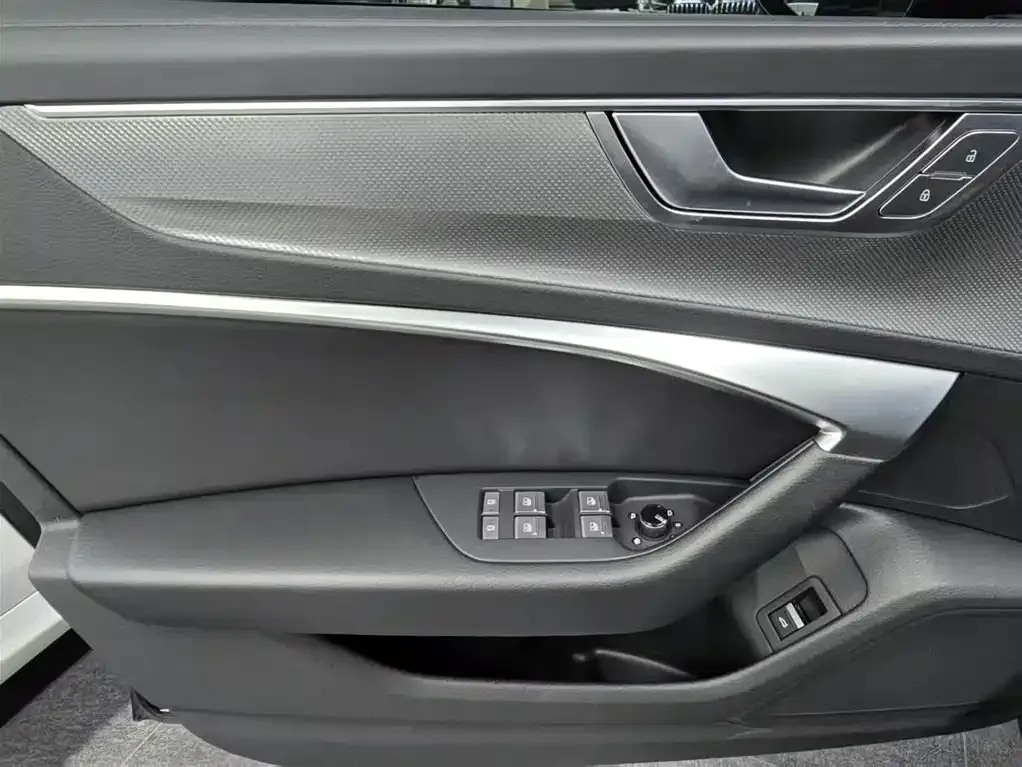 Audi A6L 2023 из CN, фото 2